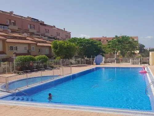 Oasis Dakota מלון *